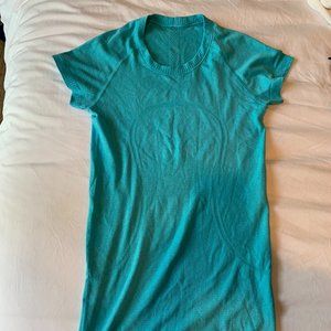 SWIFTY TECH SHORT SLEEVE 2.0 LULU LEMON TOP SIZE 4